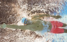 足彩网：历史性突破！中国U18女冰全胜登顶世锦赛，昂首升入甲级A组