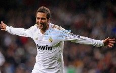 足彩网平台_维斯塔潘透露爱女莉莉热衷模拟器，赛车天赋初现光芒