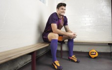 足彩网官方网站-悲喜交织之夜，巴萨豪取八连胜高歌猛进，维拉赠曼联六十四载耻辱印记，凯恩德甲纪录再创新高