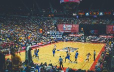 足彩网官方网站：联盟不老传奇！詹姆斯场均25+8+7率队四连胜，转型控场彰显伟大牺牲