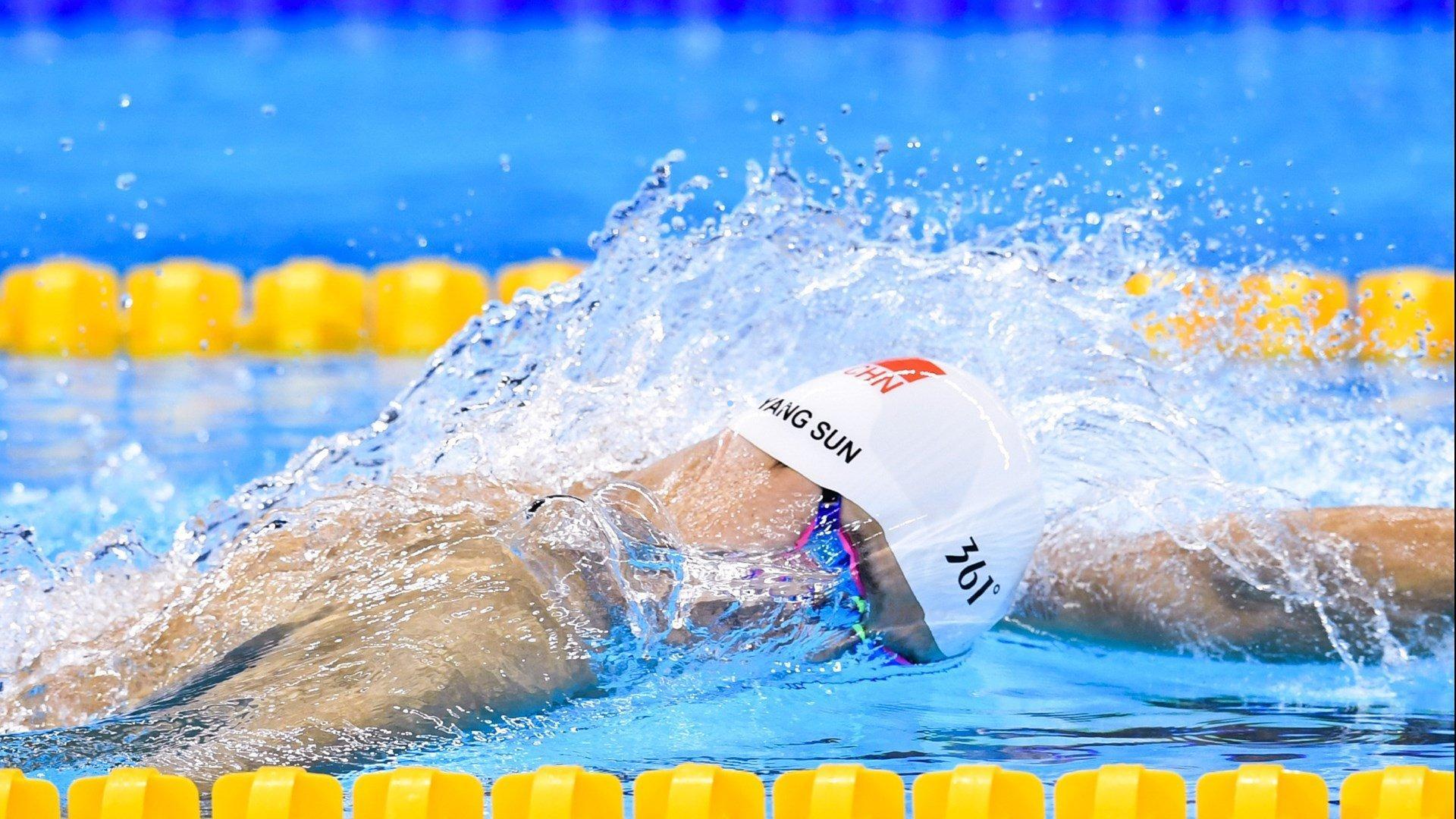 阿隆·霍勒迪末节连中关键远投 火箭替补后卫再度化身救世主