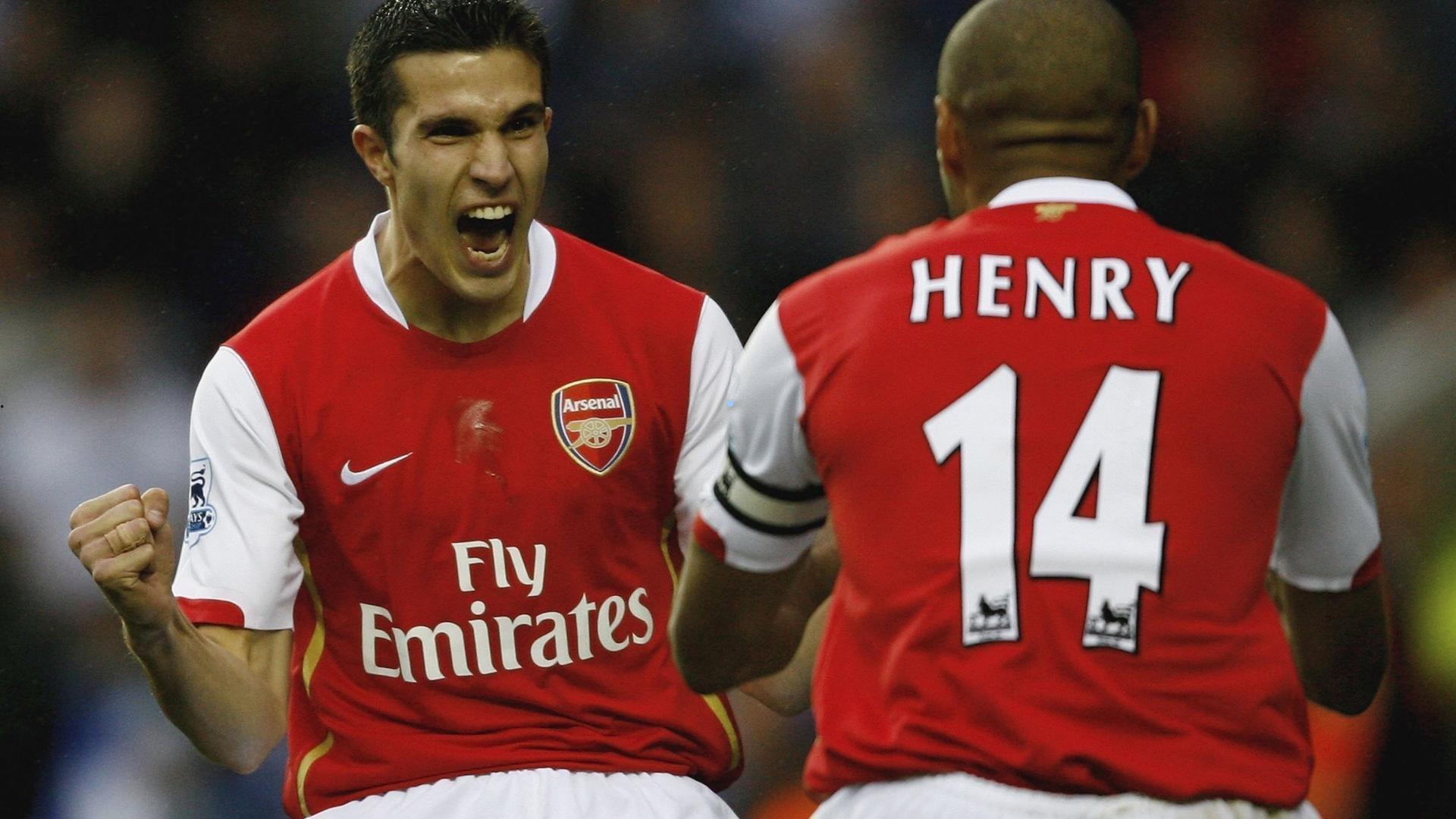 阿隆·霍勒迪末节连中关键远投 火箭替补后卫再度化身救世主