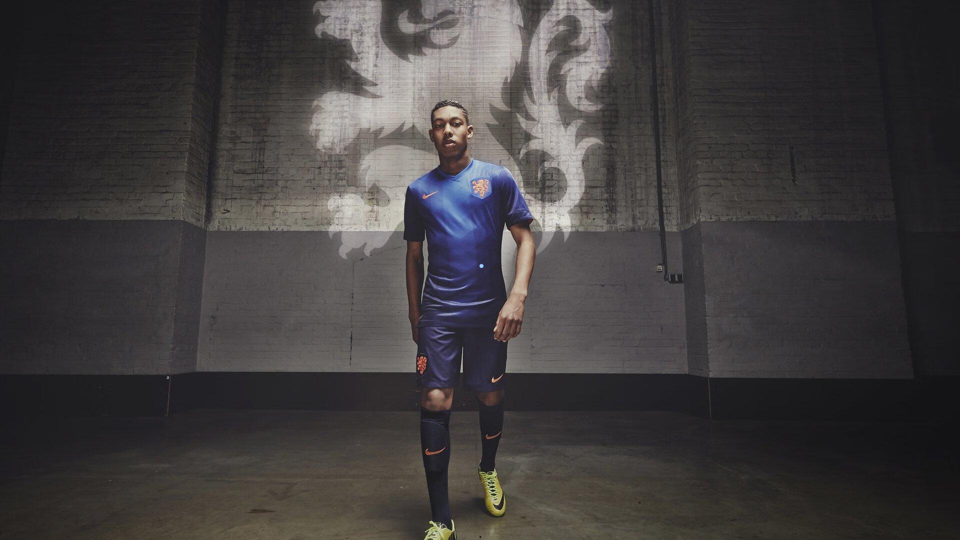 21岁重武器胡桑诺夫,缺席U23中国战后,将在曼市德比迎来首发首秀