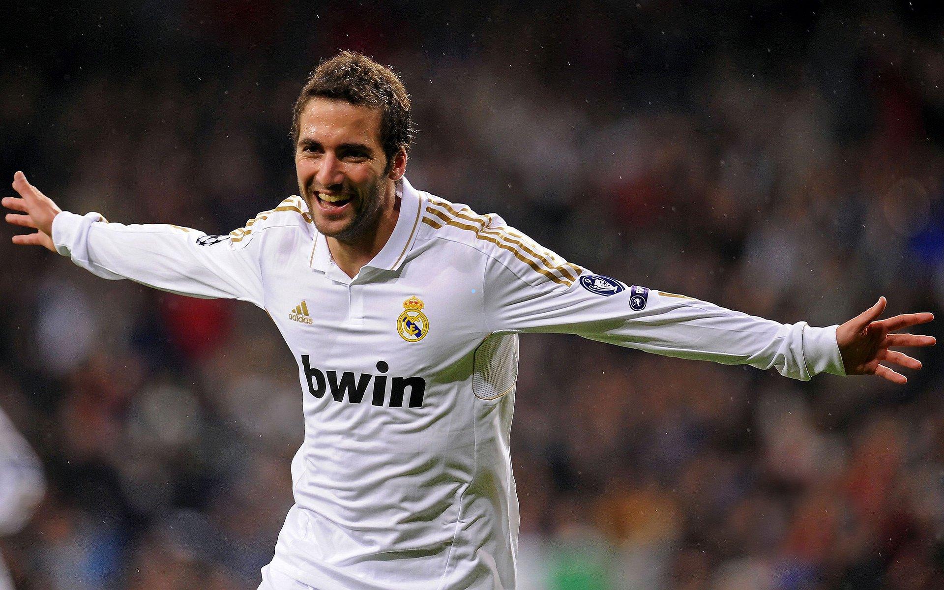 皇马律师就巴萨付款暴增八倍事件质询拉波尔塔，内格雷拉风波再起